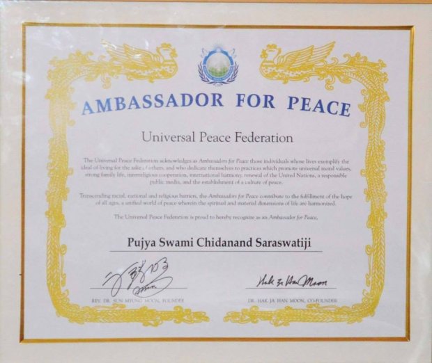 Pujya Swamiji Awarded the Ambassador for Peace