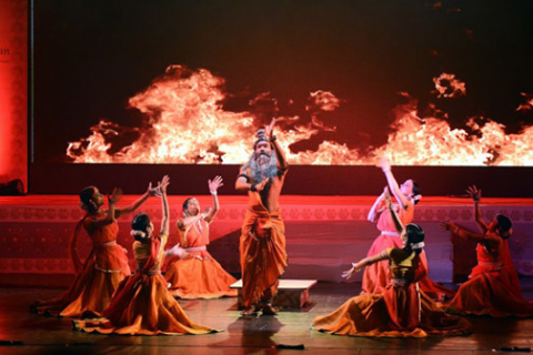The Dance of Mother Ganga: Pujya Swamiji and Dignitaries, Including Shri Anna Hazare, come together to enjoy an unforgettable performance