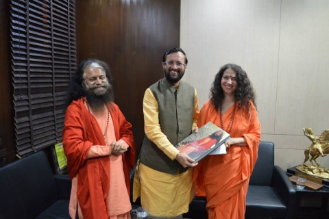 Pujya Swamiji and Prakash Javadekarji discuss Restoring Ganga