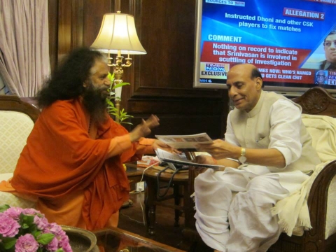 Pujya Swamiji meets with Union Home Minister Shri Rajnath Singhji