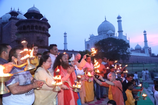 Yamuna Aarti at Dussehra Ghat,Taj Mahal, Agra